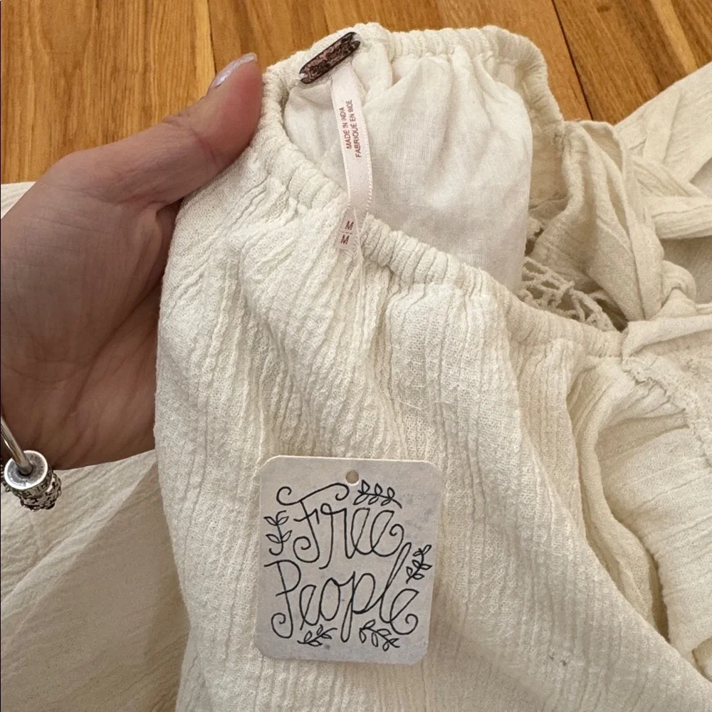 Free People Day Dream Romper, Crochet ivory tie back halter neck NWT - Size M - Picture 8 of 9